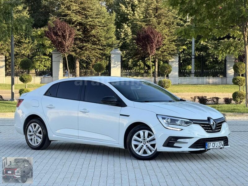 Galeriden Renault Megane 1.3 TCe Joy 2022 Model Eskişehir 177.000 km Beyaz