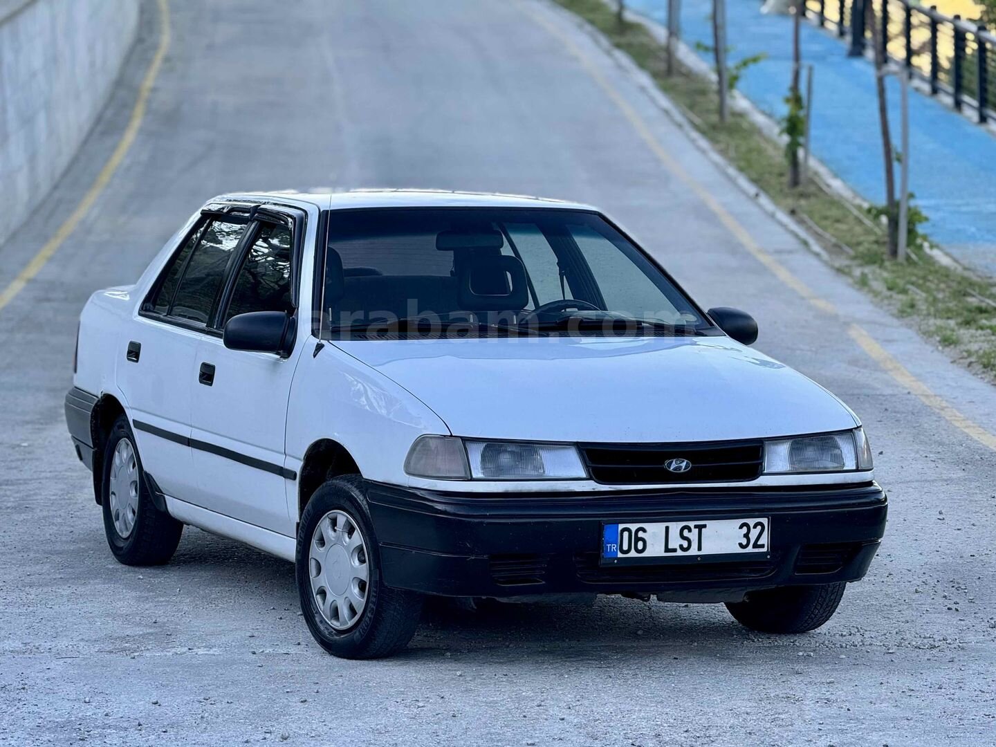 Galeriden Hyundai Excel 1.5 GLS 1993 Model Ankara 380.000 km Beyaz 3