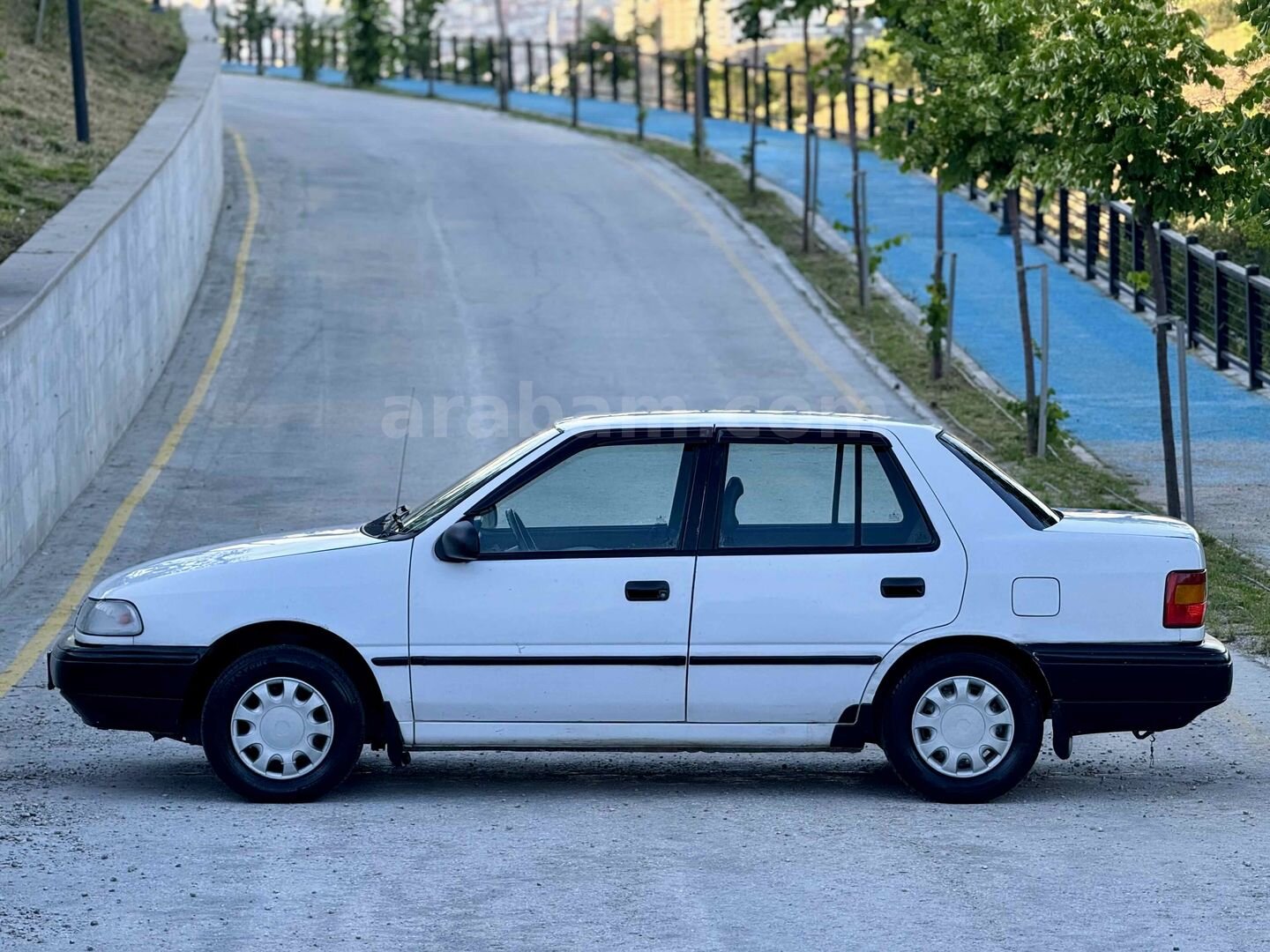 Galeriden Hyundai Excel 1.5 GLS 1993 Model Ankara 380.000 km Beyaz 5