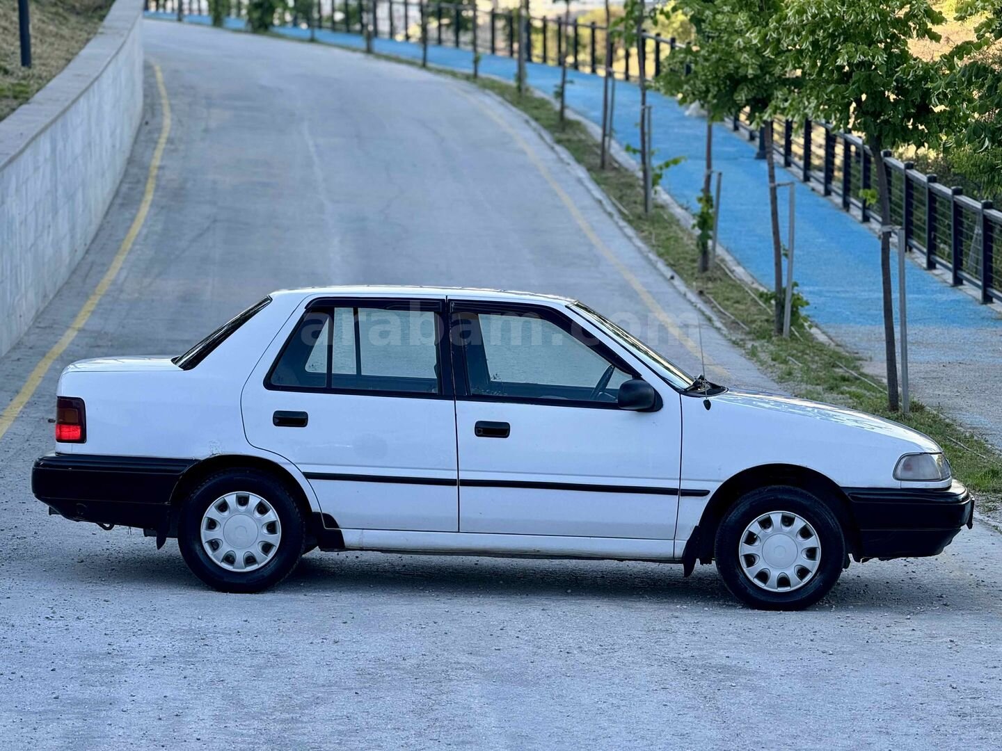 Galeriden Hyundai Excel 1.5 GLS 1993 Model Ankara 380.000 km Beyaz 4