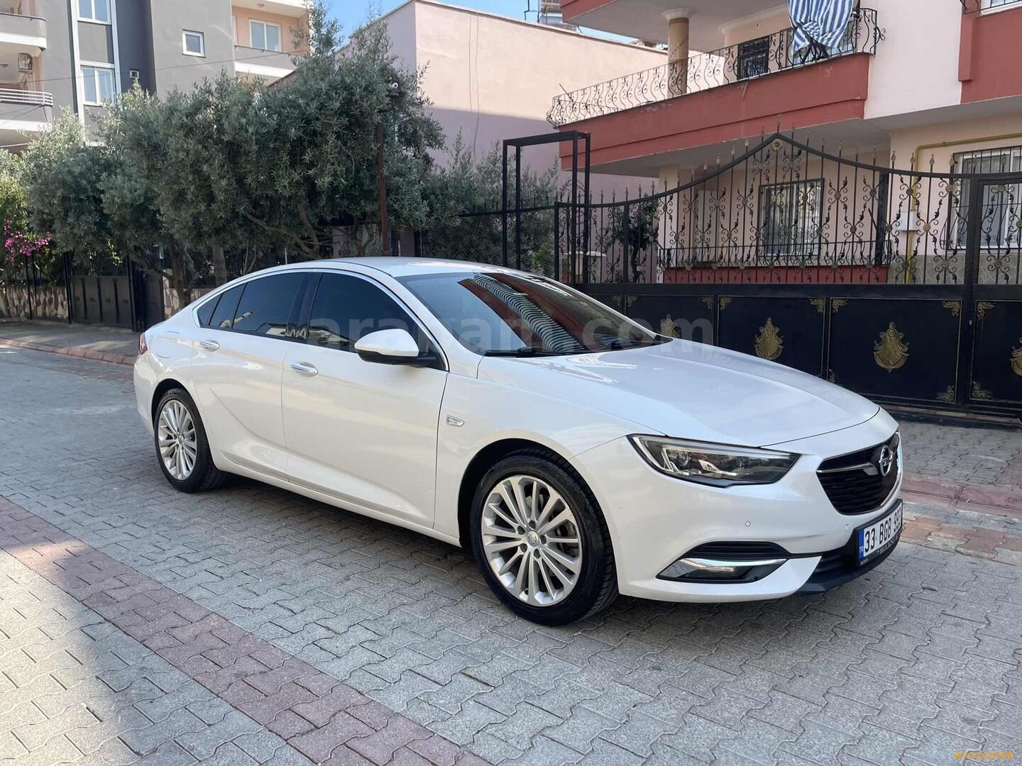 Galeriden Opel Insignia 1.6 CDTI Sport 2017 Model Mersin 245.000 km Beyaz 3