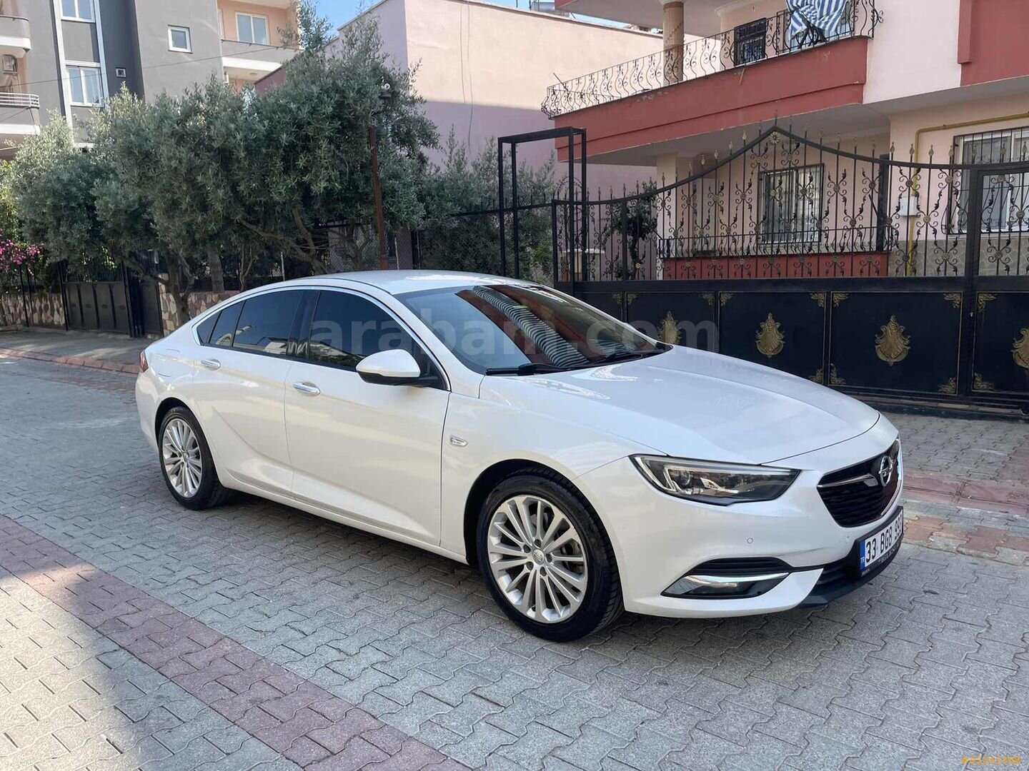 Galeriden Opel Insignia 1.6 CDTI Sport 2017 Model Mersin 245.000 km Beyaz 4