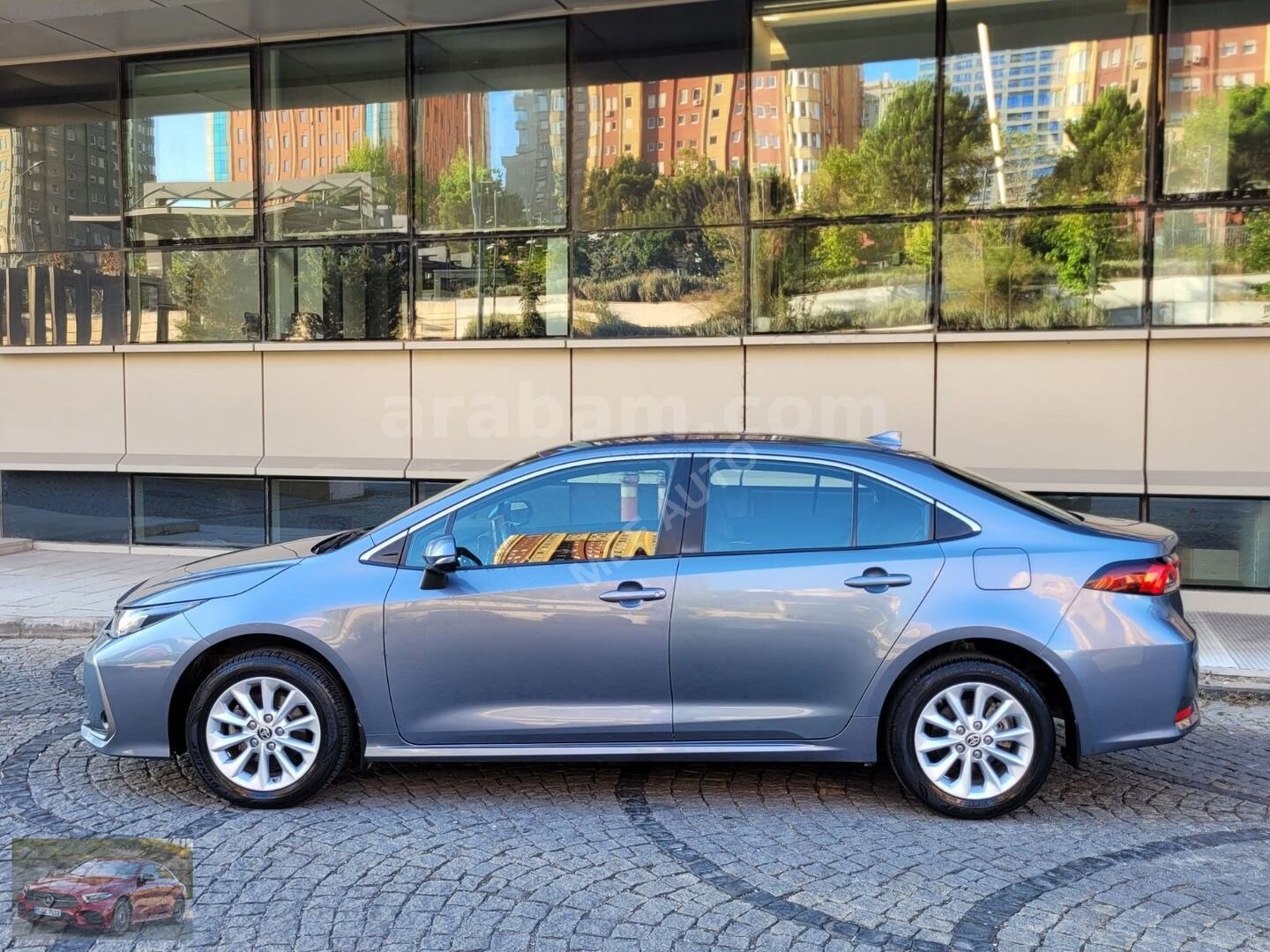 Galeriden Toyota Corolla 1.8 Hybrid Dream 2022 Model İstanbul 97.000 km Füme 3