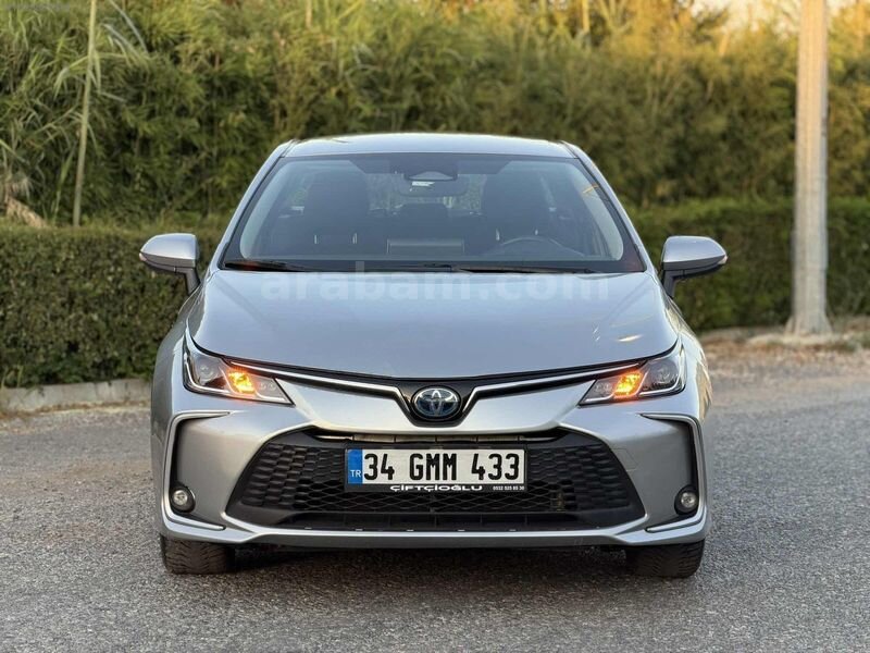 Galeriden Toyota Corolla 1.8 Hybrid Dream 2023 Model Antalya 105.000 km Gri