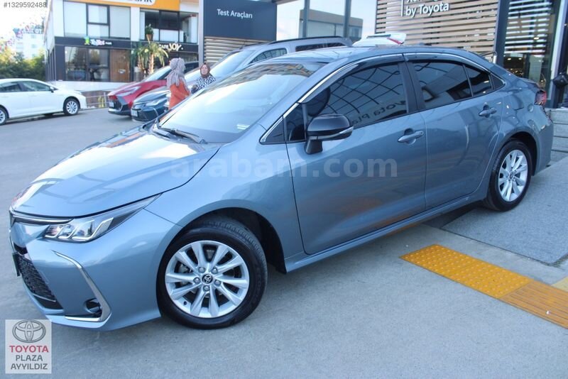 Galeriden Toyota Corolla 1.8 Hybrid Dream 2024 Model Trabzon 27.061 km Mavi