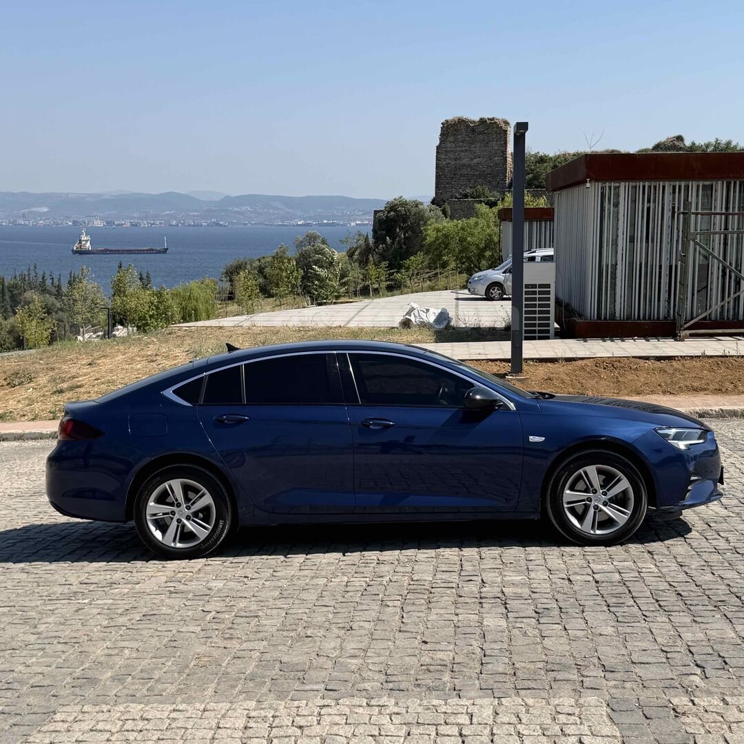 Sahibinden Opel Insignia 1.5 d Edition 2021 Model İstanbul 115.500 km Lacivert 2