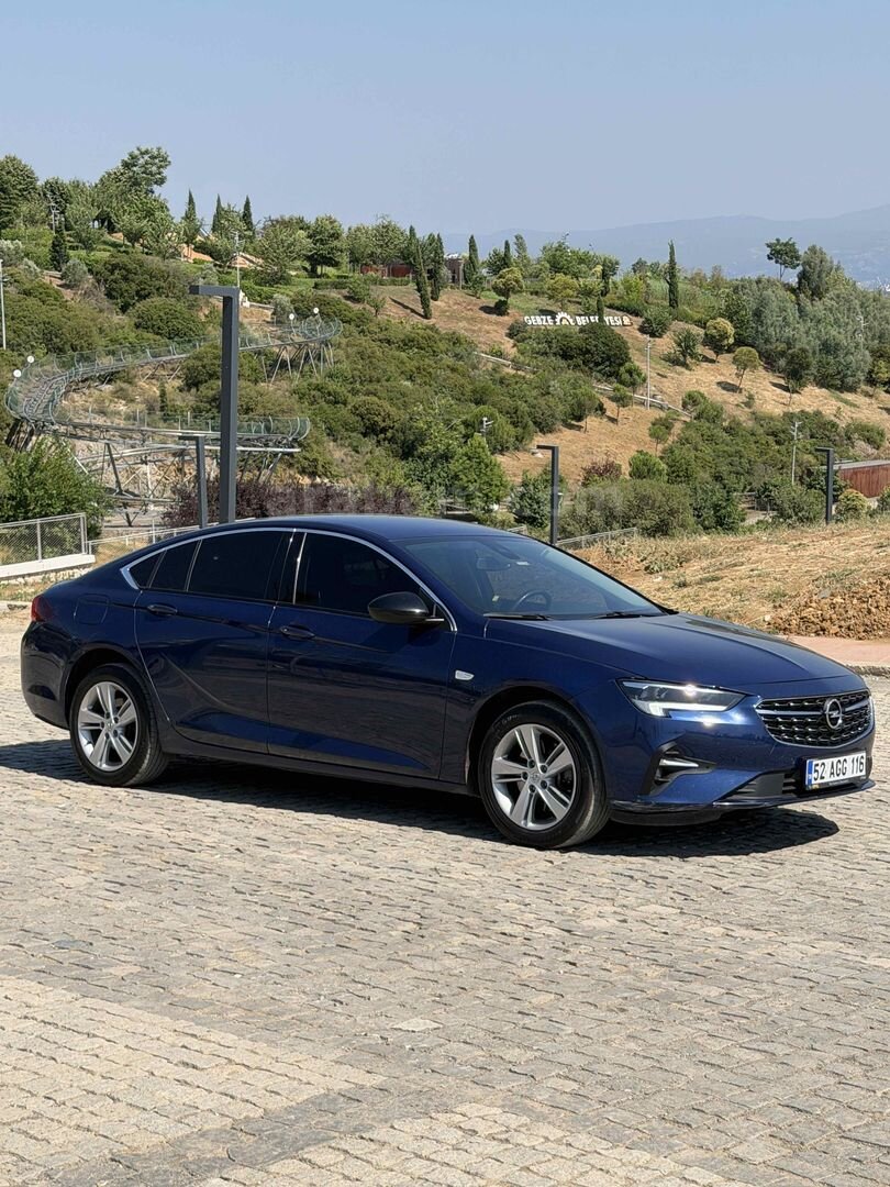 Sahibinden Opel Insignia 1.5 d Edition 2021 Model İstanbul 115.500 km Lacivert 4