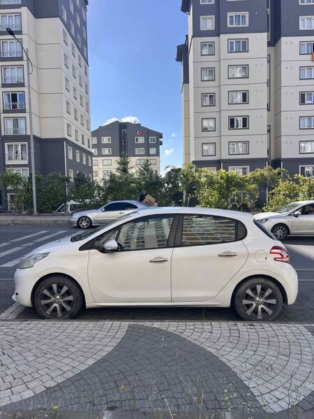 Sahibinden Peugeot 208 1.0 VTi Access 2014 Model İstanbul 182.000 km Beyaz