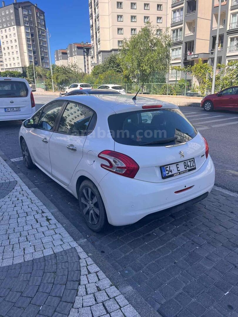 Sahibinden Peugeot 208 1.0 VTi Access 2014 Model İstanbul 182.000 km Beyaz 3