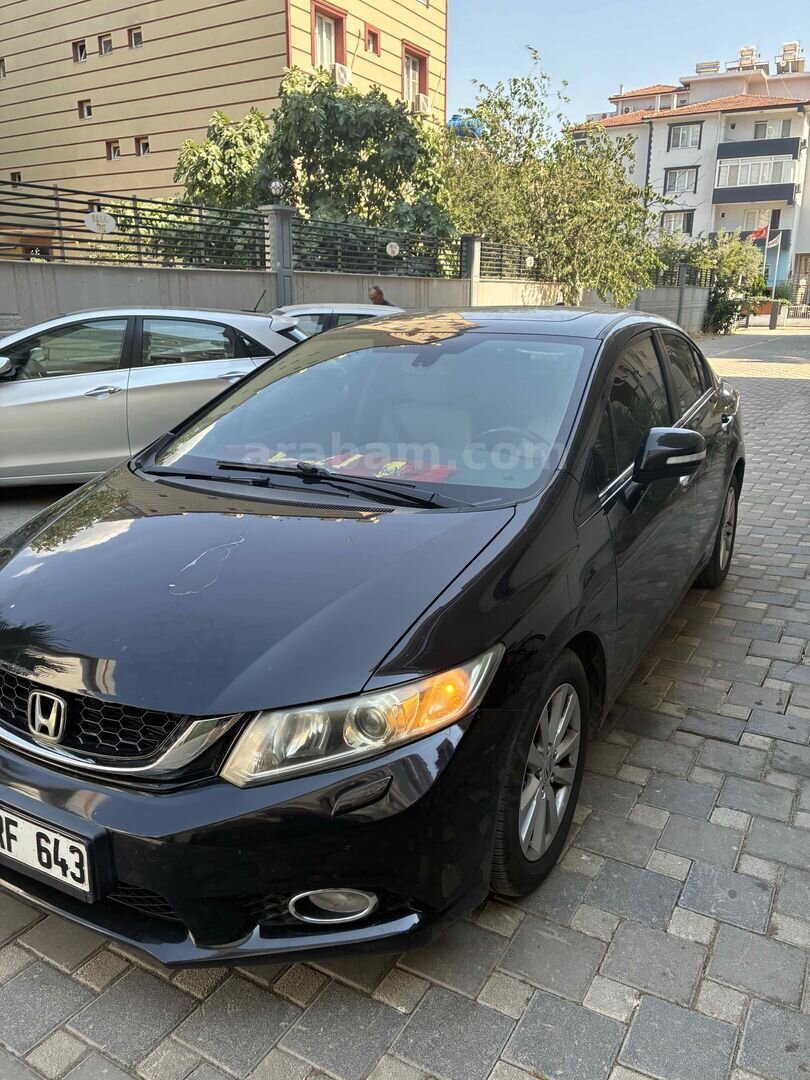 Sahibinden Honda Civic 1.6i VTEC Eco Elegance 2012 Model İzmir 218.000 km Siyah 3