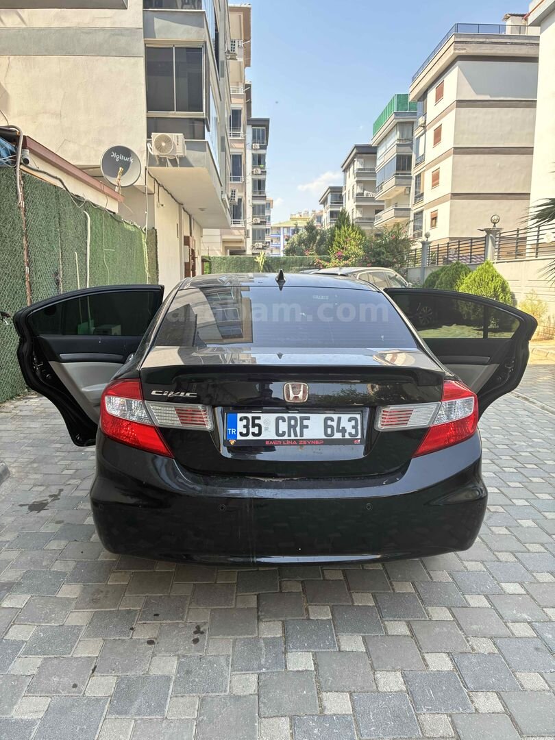 Sahibinden Honda Civic 1.6i VTEC Eco Elegance 2012 Model İzmir 218.000 km Siyah 6