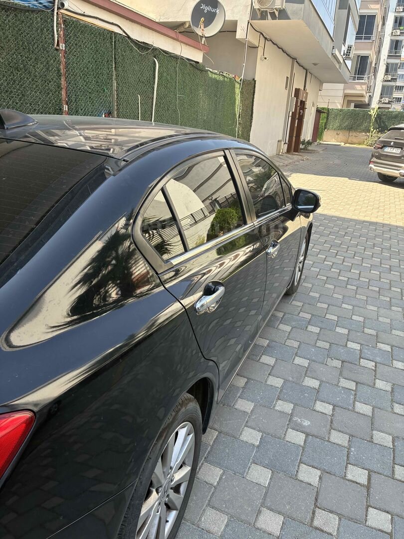 Sahibinden Honda Civic 1.6i VTEC Eco Elegance 2012 Model İzmir 218.000 km Siyah 4