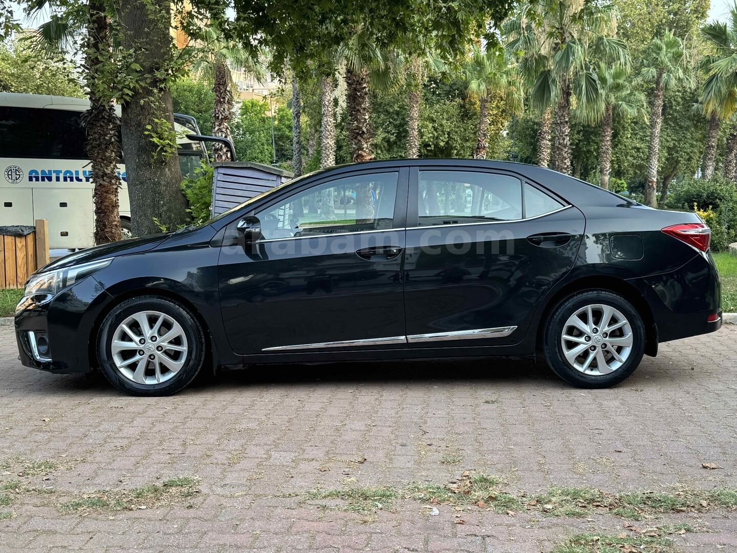 Galeriden Toyota Corolla 1.4 D-4D Touch 2016 Model Antalya 160.000 km Siyah 4
