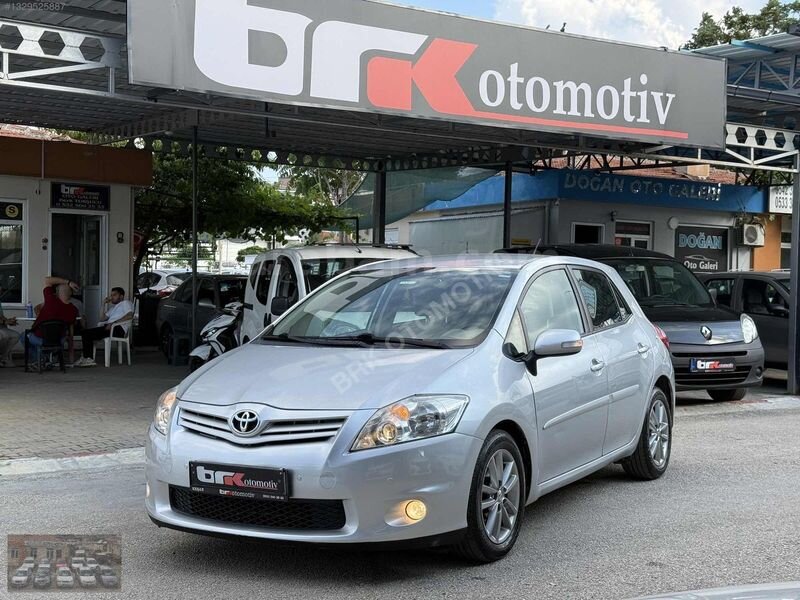 Galeriden Toyota Auris 1.4 D-4D Comfort Extra 2011 Model Edirne 185.000 km Gri