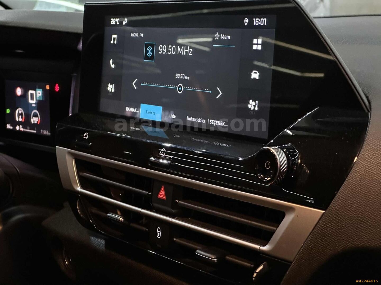 Galeriden Citroen C4 X 1.2 PureTech Feel Bold 2023 Model Ankara 71.000 km Siyah 4