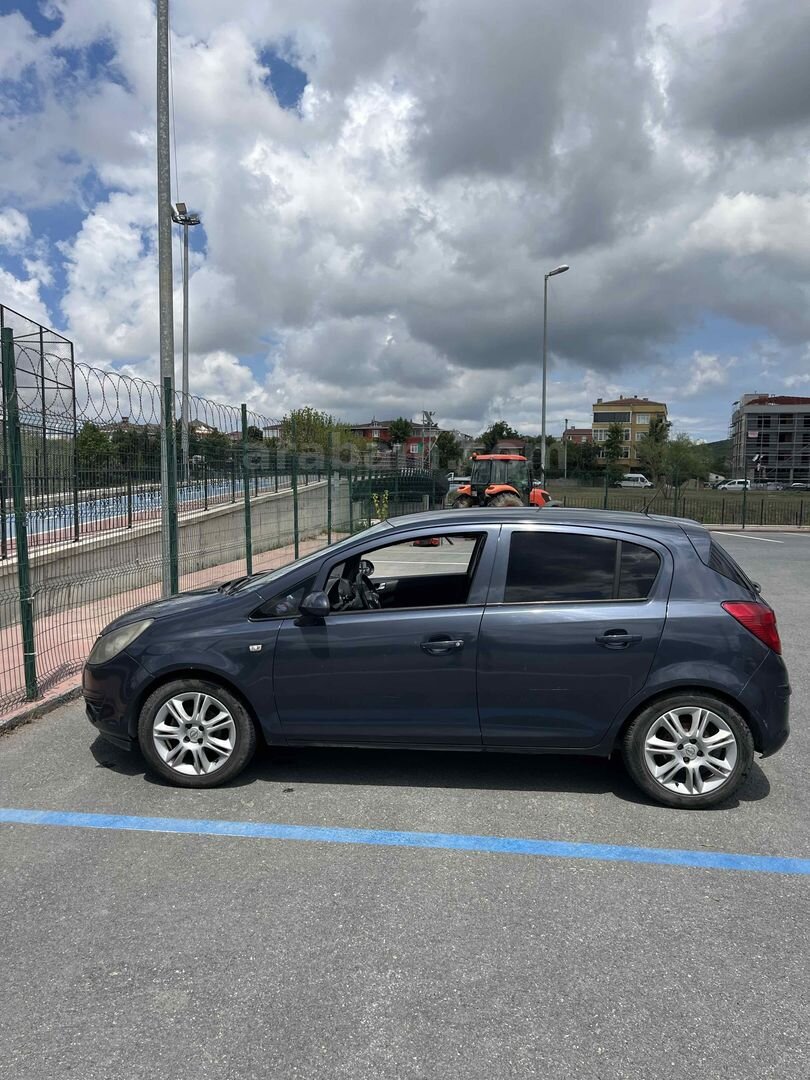 Sahibinden Opel Corsa 1.4 Twinport Enjoy 111 2010 Model İstanbul 204.000 km Mavi 3