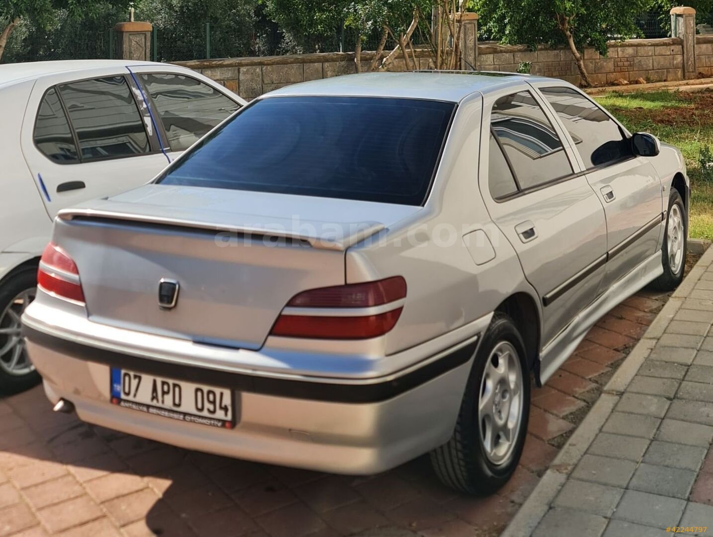 Galeriden Peugeot 406 2.0 HDi ST 2000 Model Antalya 385.000 km Gri 3