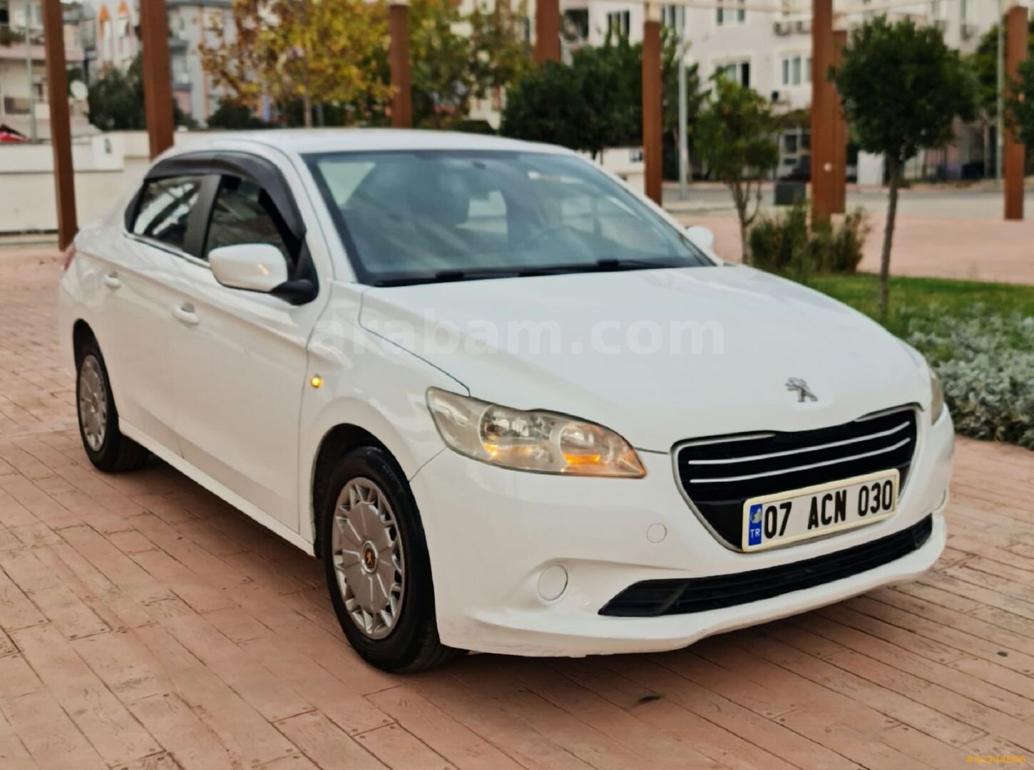 Galeriden Peugeot 301 1.2 VTi Access 2013 Model Antalya 328.000 km Beyaz 3