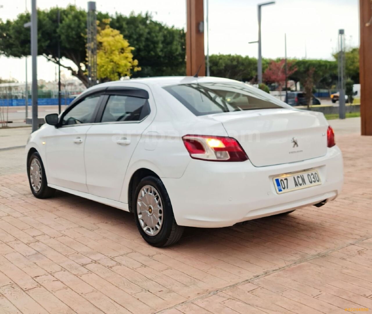 Galeriden Peugeot 301 1.2 VTi Access 2013 Model Antalya 328.000 km Beyaz 4
