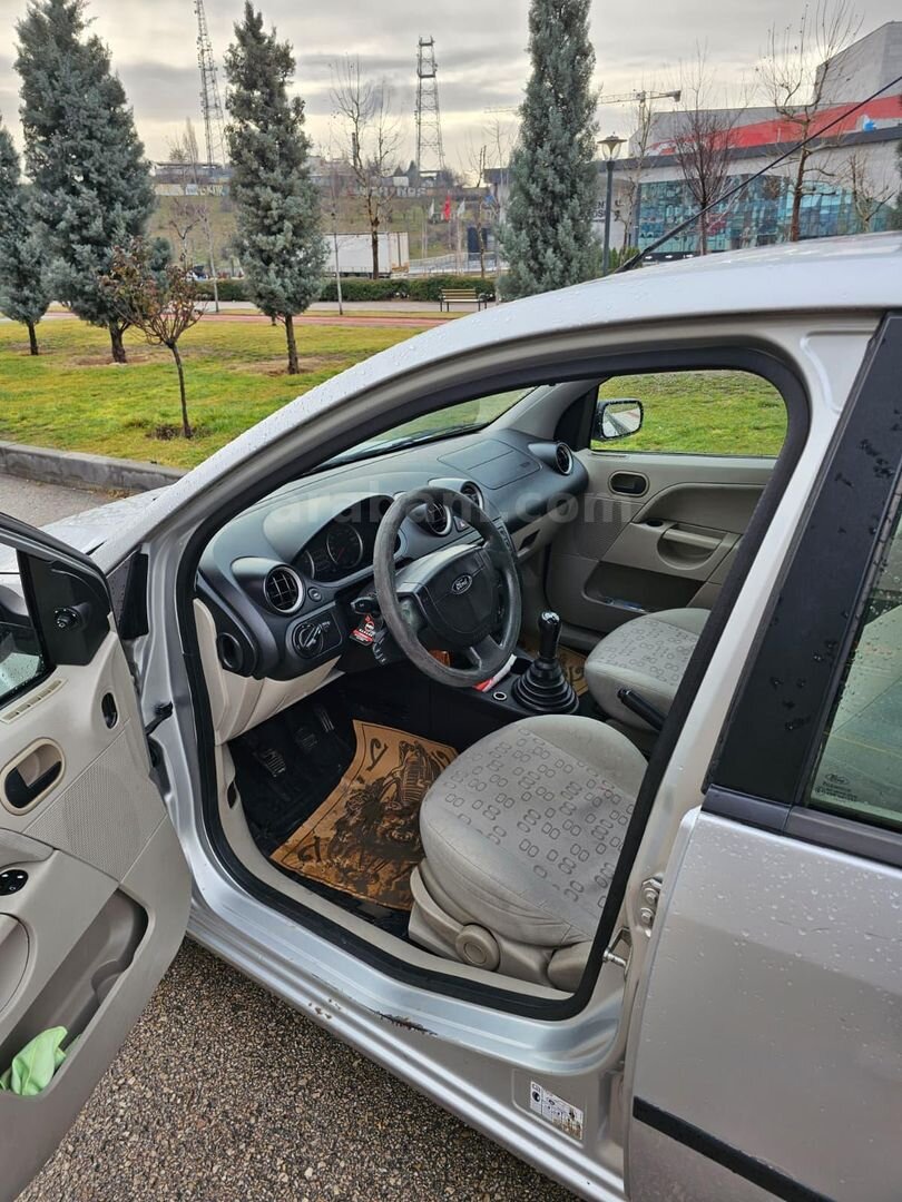 Sahibinden Ford Fiesta 1.4 Comfort 2005 Model Ankara 325.000 km Gri 4