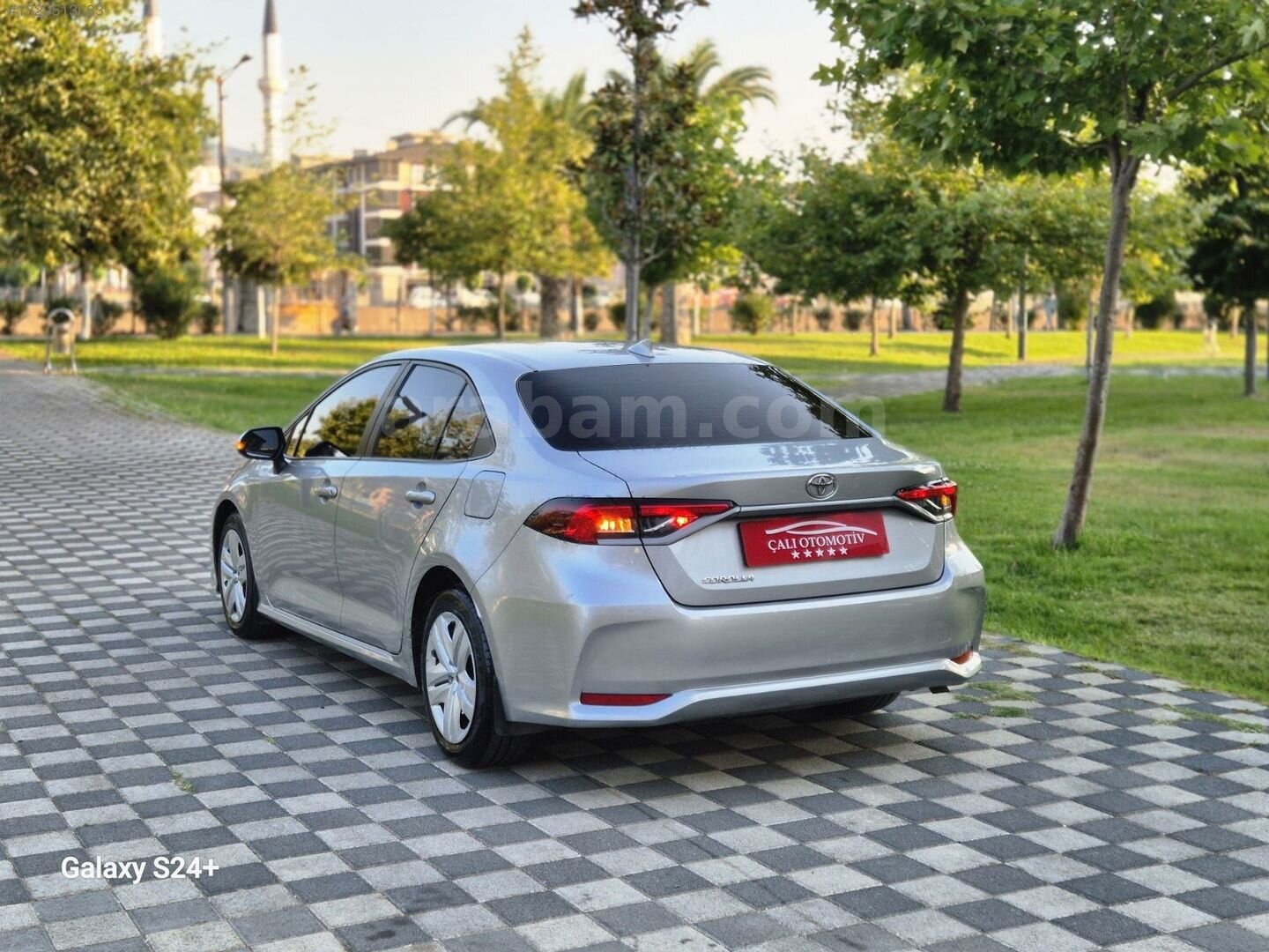 Galeriden Toyota Corolla 1.5 Vision 2024 Model Balıkesir 27.000 km Gri 3