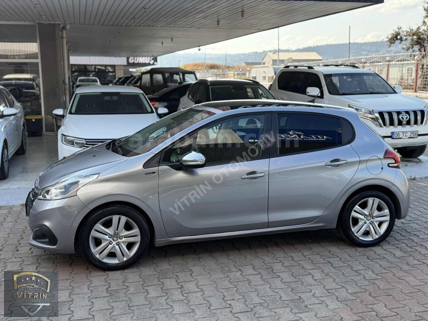 Galeriden Peugeot 208 1.2 PureTech Signature 2019 Model Kocaeli 119.000 km Füme 4