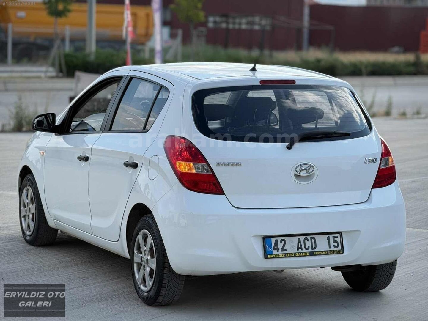 Galeriden Hyundai i20 1.2 MPI Team 2011 Model Ankara 139.000 km Beyaz 4