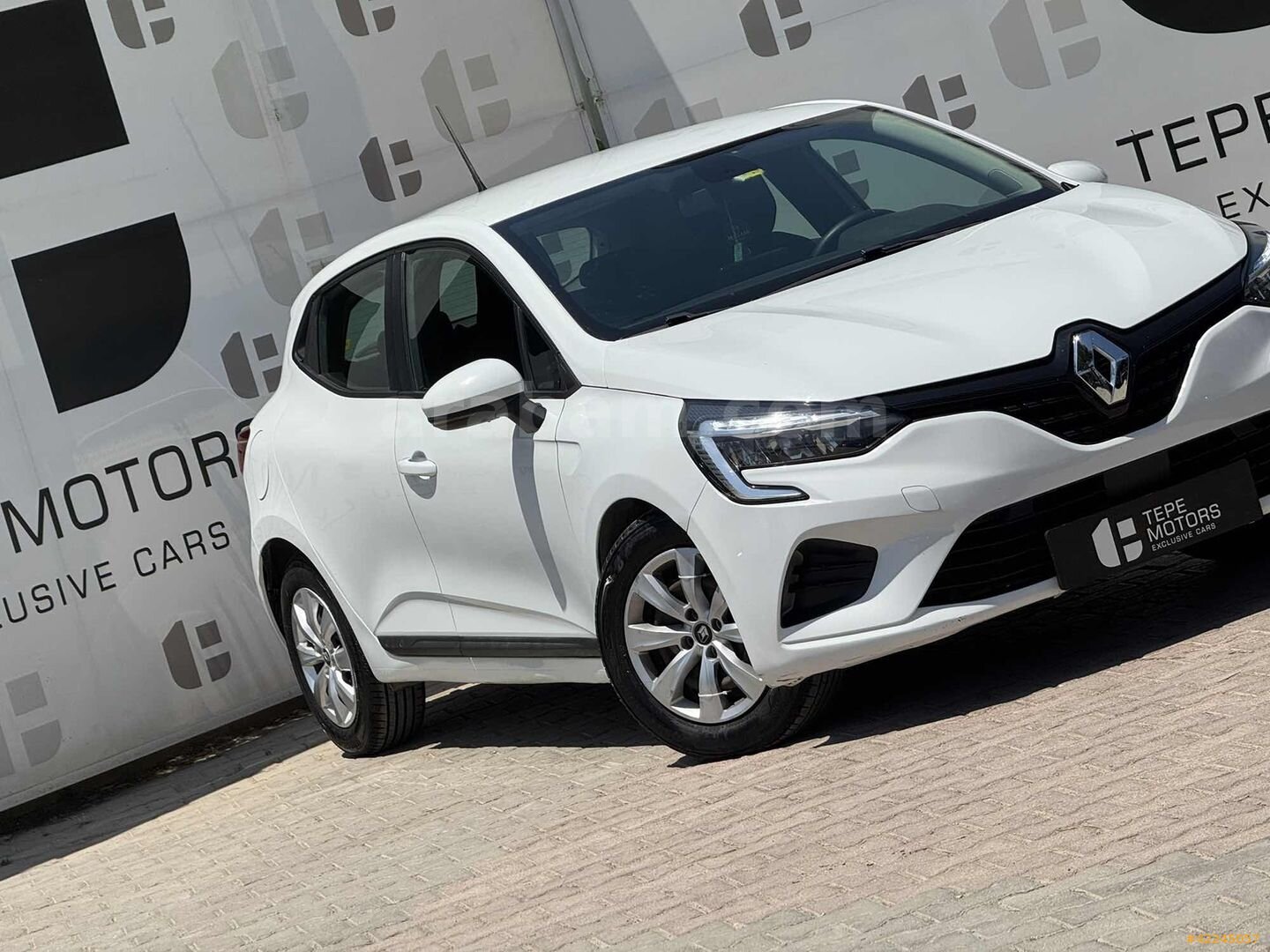 Galeriden Renault Clio 1.0 TCe Joy 2021 Model İzmir 99.000 km Beyaz 4