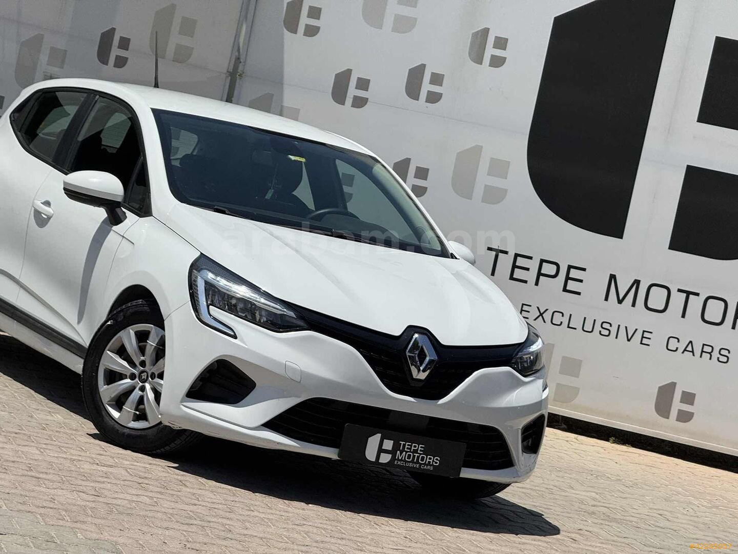 Galeriden Renault Clio 1.0 TCe Joy 2021 Model İzmir 99.000 km Beyaz 3