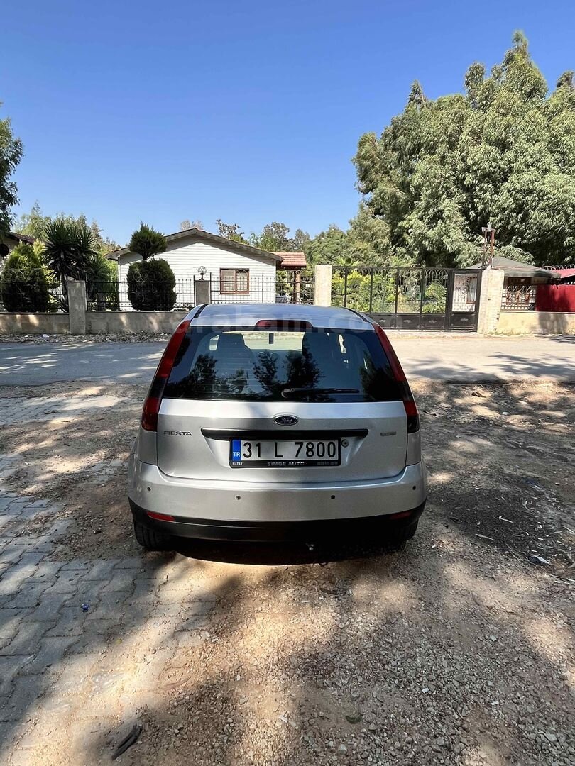 Sahibinden Ford Fiesta 1.4 TDCi Comfort 2005 Model Hatay 271.000 km Gri (Gümüş) 6