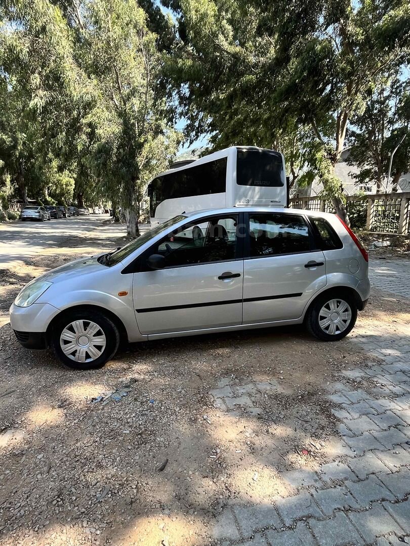 Sahibinden Ford Fiesta 1.4 TDCi Comfort 2005 Model Hatay 271.000 km Gri (Gümüş) 7