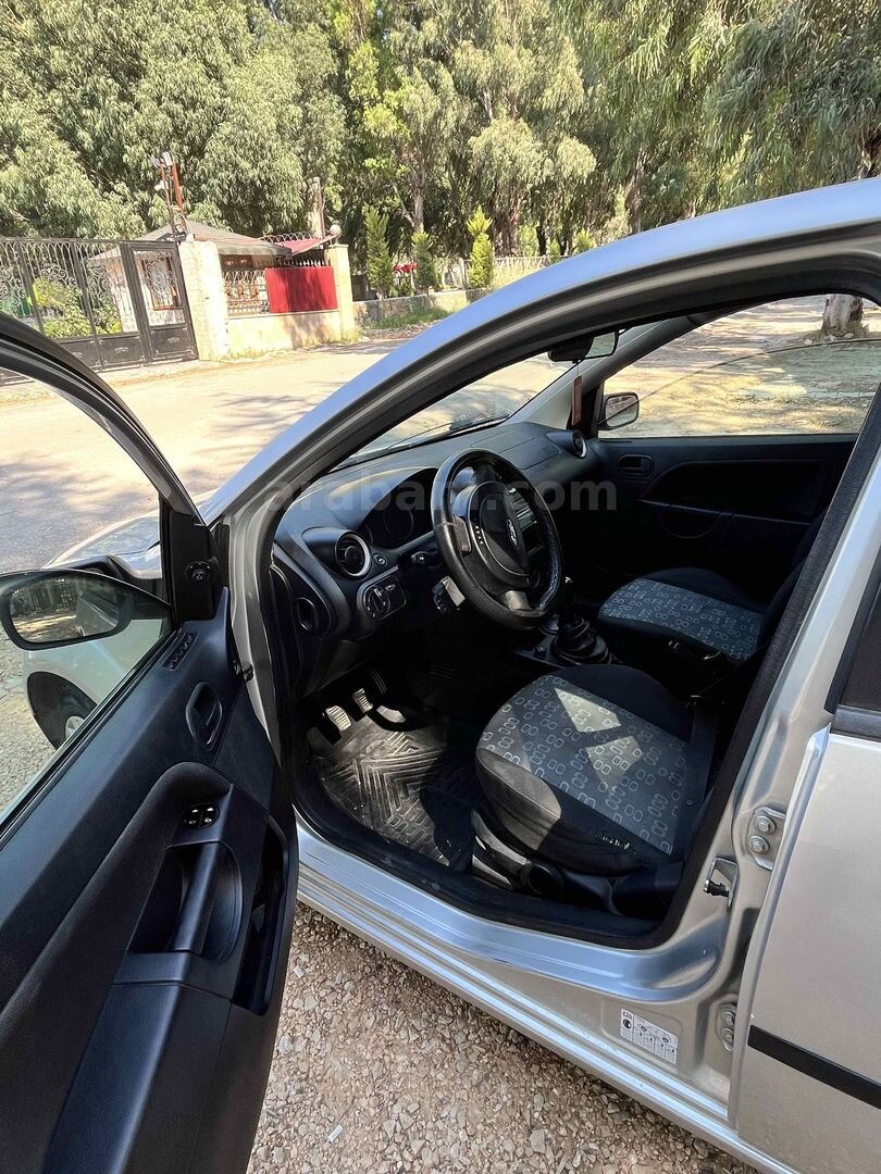 Sahibinden Ford Fiesta 1.4 TDCi Comfort 2005 Model Hatay 271.000 km Gri (Gümüş) 2