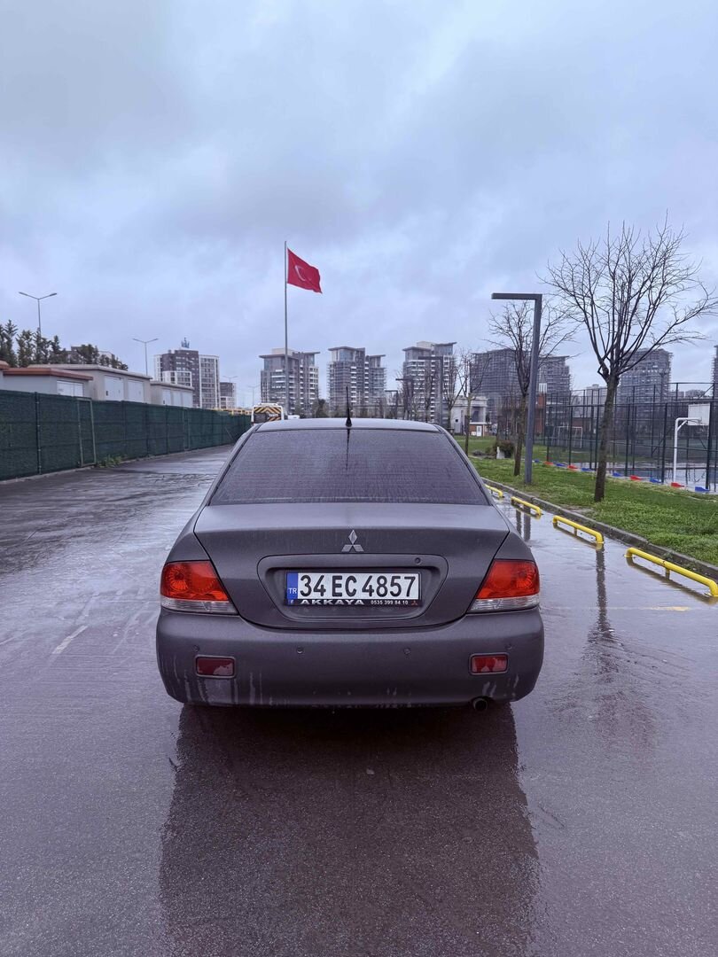 Sahibinden Mitsubishi Lancer 1.6 Invite 2006 Model İstanbul 323.000 km Füme 4