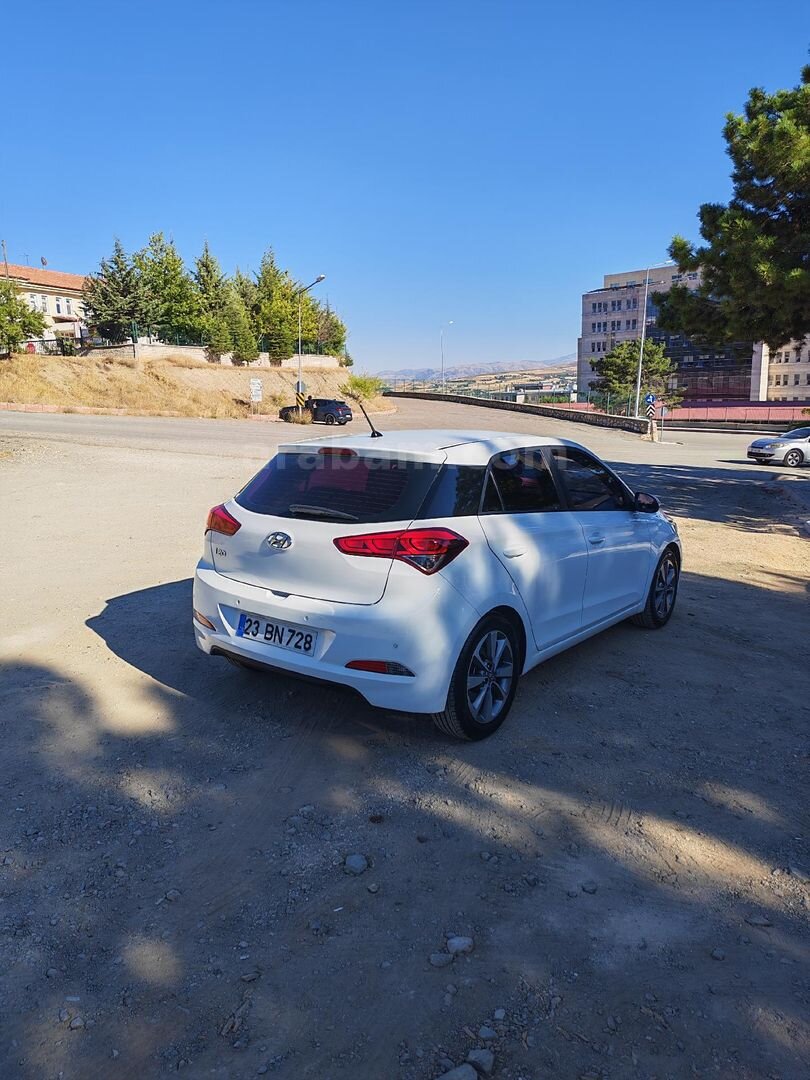 Sahibinden Hyundai i20 1.4 MPI Style 2016 Model Elazığ 60.000 km Beyaz 5