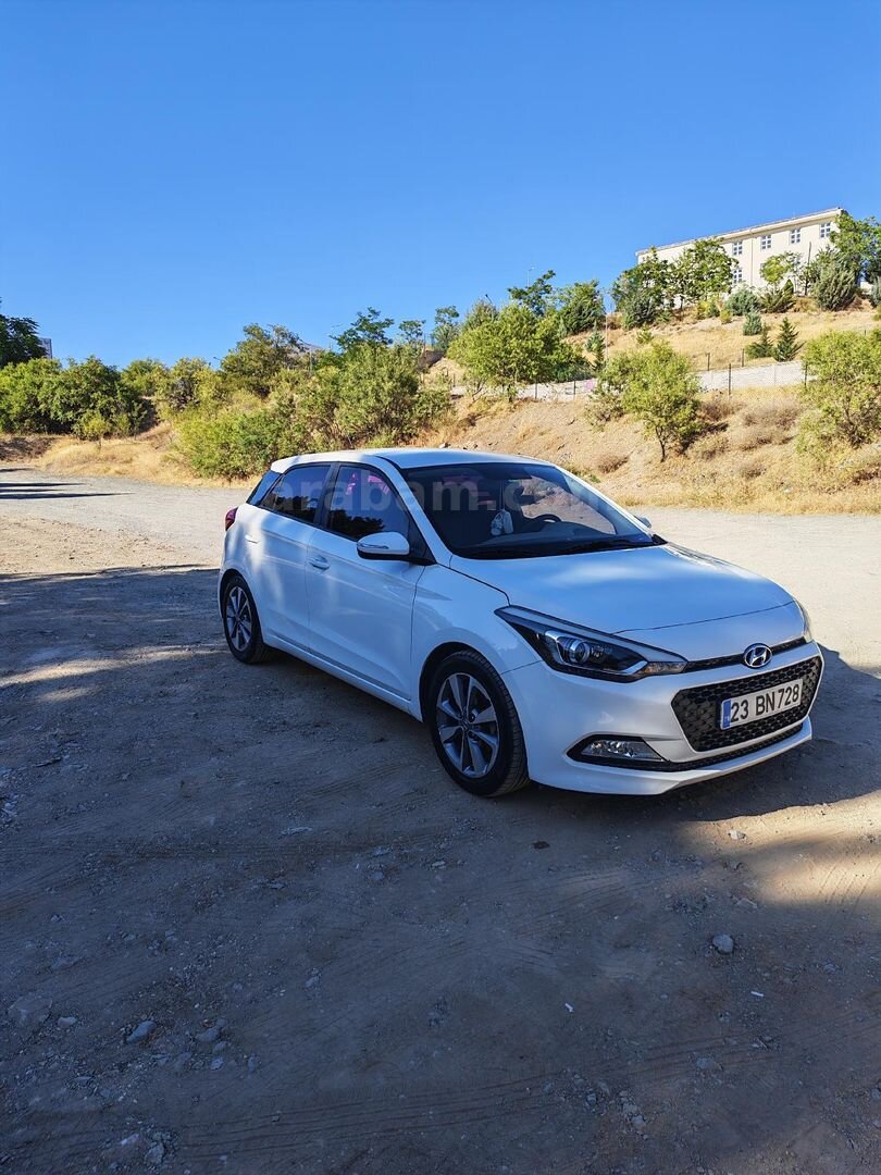 Sahibinden Hyundai i20 1.4 MPI Style 2016 Model Elazığ 60.000 km Beyaz 6