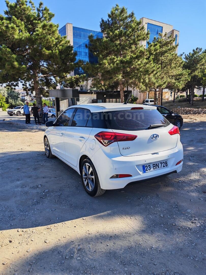 Sahibinden Hyundai i20 1.4 MPI Style 2016 Model Elazığ 60.000 km Beyaz 4