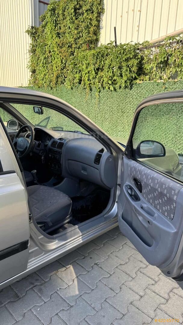 Galeriden Hyundai Accent 1.3 Admire 2006 Model Bursa 285.000 km Gri 4
