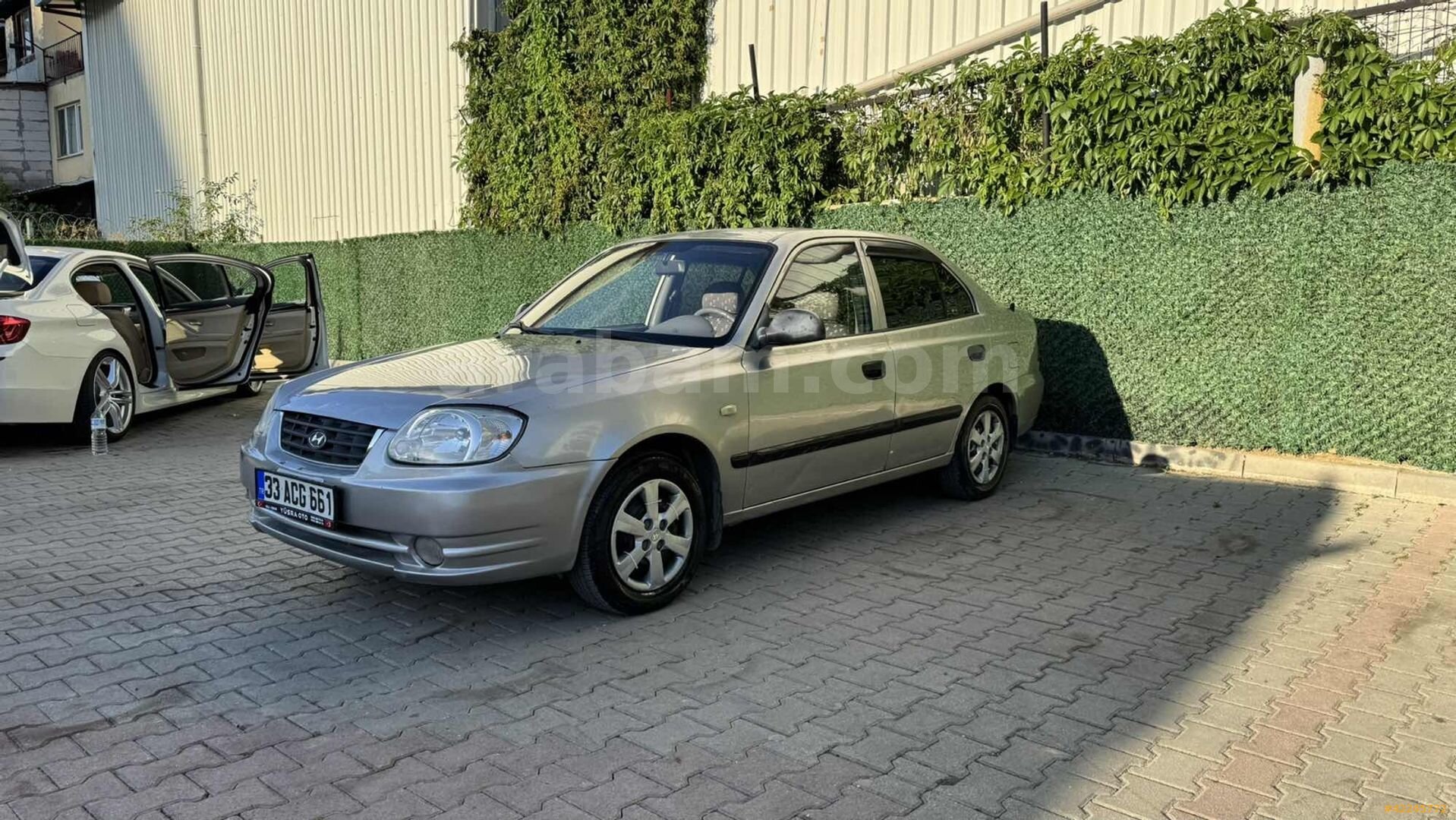 Galeriden Hyundai Accent 1.3 Admire 2006 Model Bursa 285.000 km Gri 1