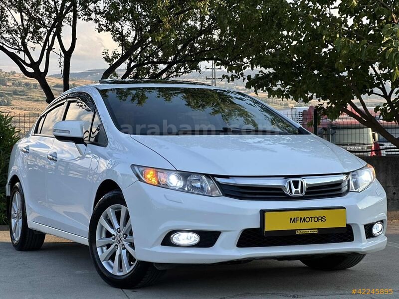 Galeriden Honda Civic 1.6i VTEC Eco Elegance 2013 Model Samsun 118.000 km Beyaz