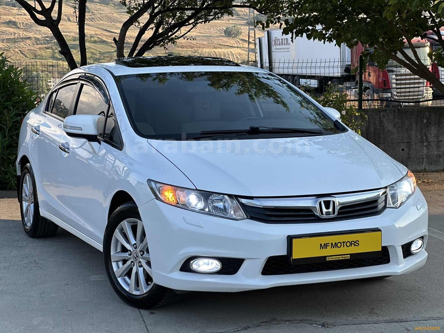 Galeriden Honda Civic 1.6i VTEC Eco Elegance 2013 Model Samsun 118.000 km Beyaz 3