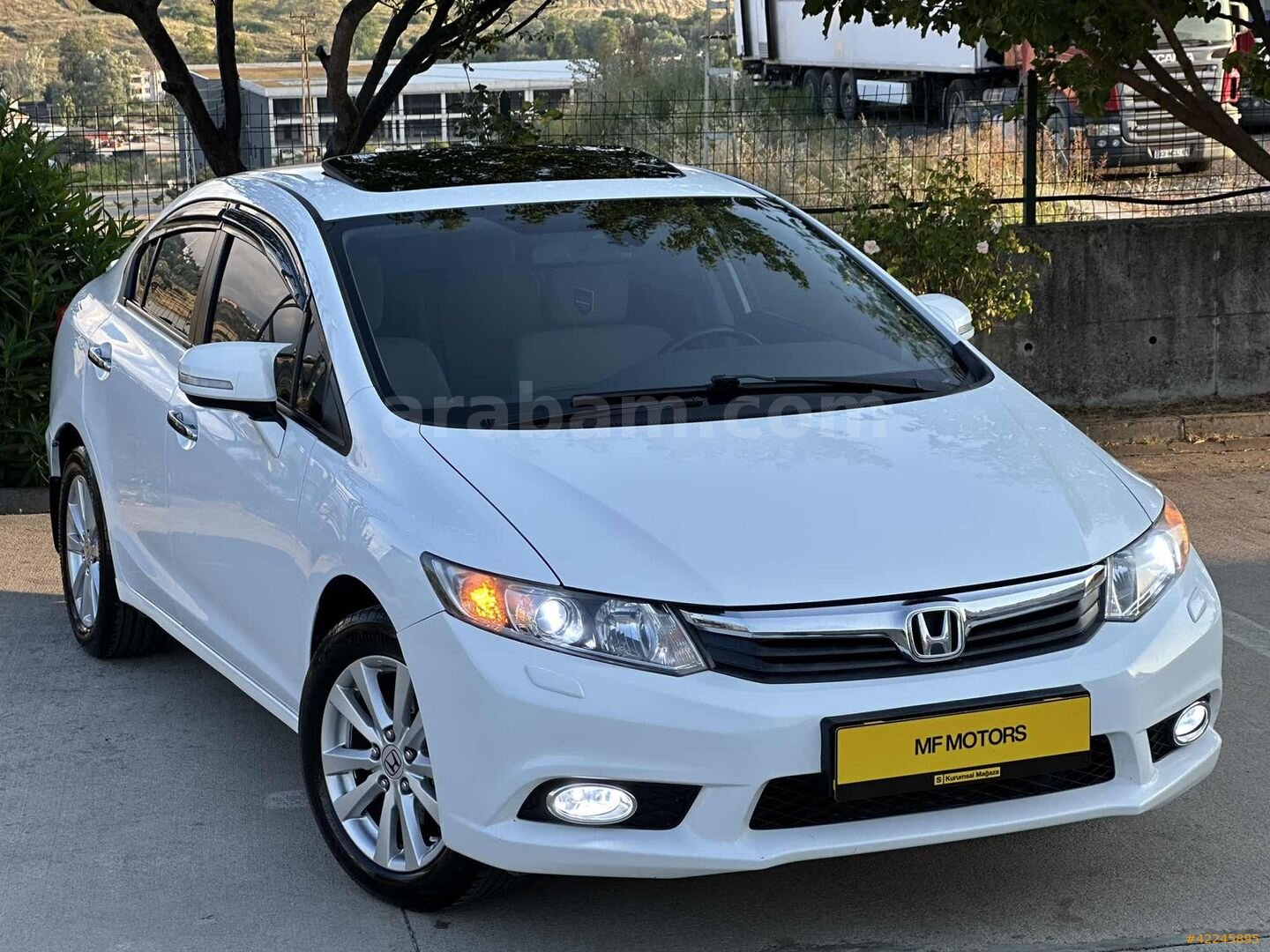 Galeriden Honda Civic 1.6i VTEC Eco Elegance 2013 Model Samsun 118.000 km Beyaz 2