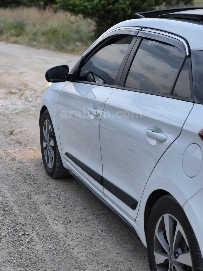 Sahibinden Hyundai i20 1.2 MPI Elite Smart 2016 Model Niğde 120.600 km Beyaz 3