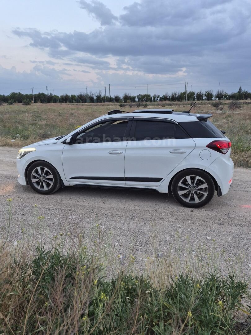 Sahibinden Hyundai i20 1.2 MPI Elite Smart 2016 Model Niğde 120.600 km Beyaz 4