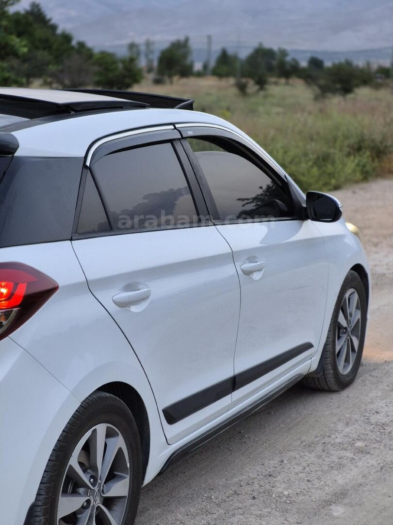 Sahibinden Hyundai i20 1.2 MPI Elite Smart 2016 Model Niğde 120.600 km Beyaz 6