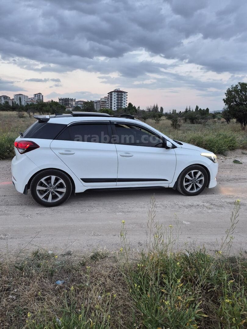 Sahibinden Hyundai i20 1.2 MPI Elite Smart 2016 Model Niğde 120.600 km Beyaz 5