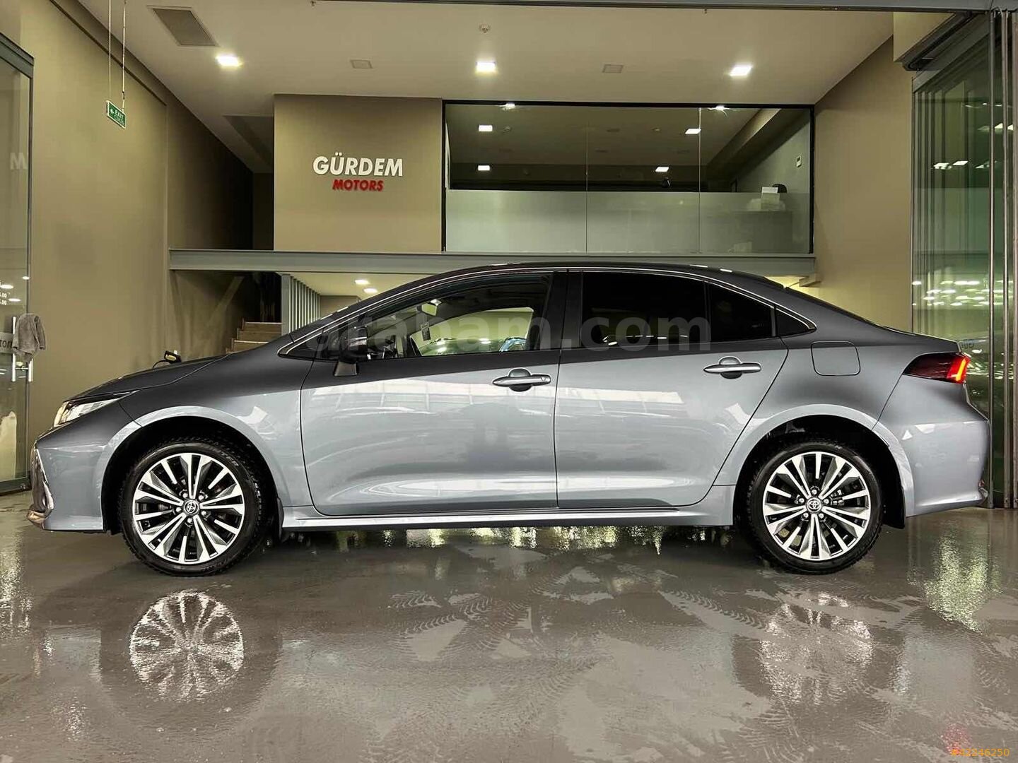 Galeriden Toyota Corolla 1.8 Hybrid Flame X-Pack 2024 Model İstanbul 38.830 km Mavi 6
