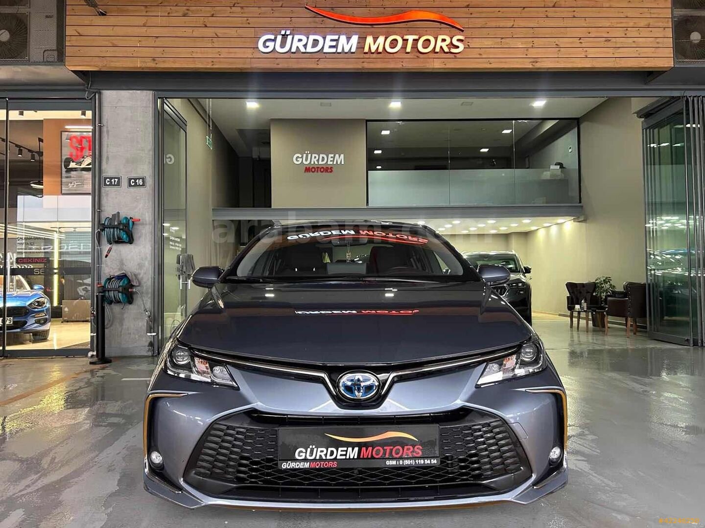 Galeriden Toyota Corolla 1.8 Hybrid Flame X-Pack 2024 Model İstanbul 38.830 km Mavi 3