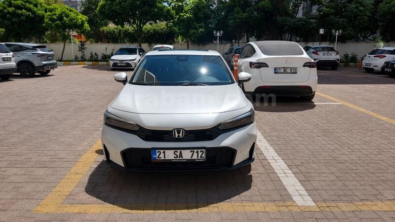 Sahibinden Honda Civic 1.5 i-VTEC Eco Elegance 2024 Model Diyarbakır 22.510 km Beyaz