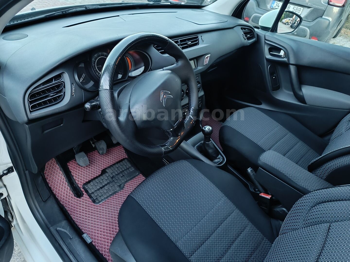 Sahibinden Citroen C3 1.4 HDi Attraction 2010 Model İstanbul 267.000 km Beyaz 5