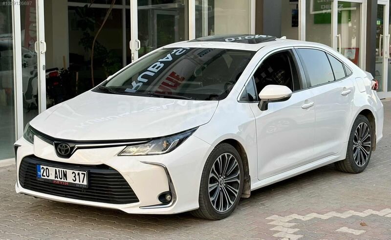 Galeriden Toyota Corolla 1.5 Flame X-Pack 2021 Model Antalya 144.000 km Beyaz